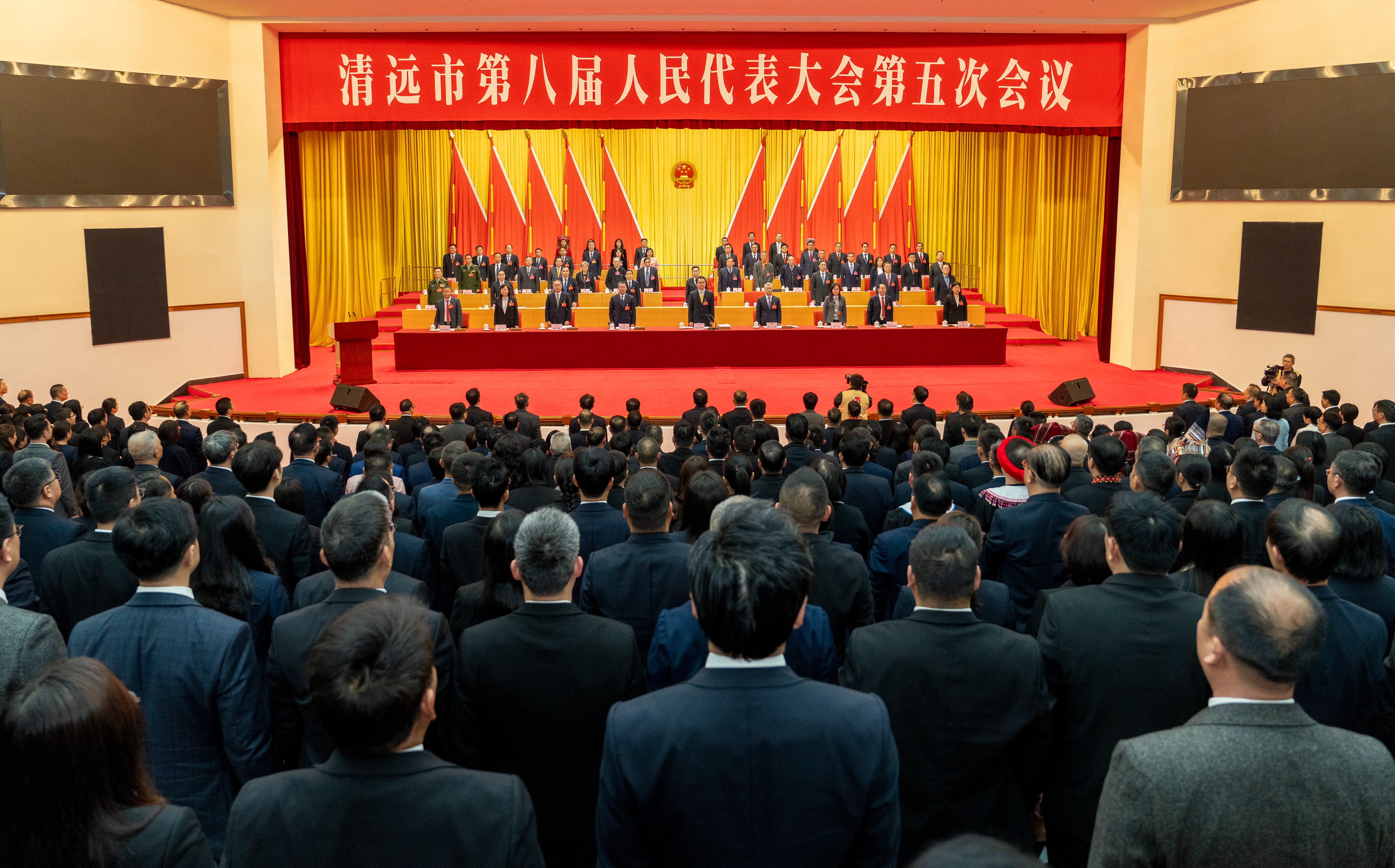 市八屆人大五次會議開幕 殷昭舉主持會議 陳金鑾作政府工作報告